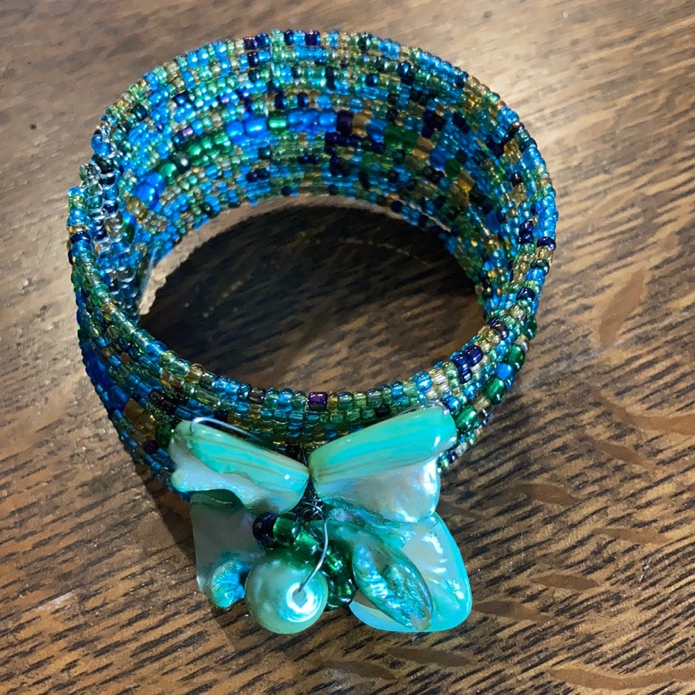 Beautiful ladies /Girls green and blue beaded bracelet
